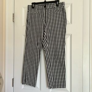 Ann Taylor brand women’s capri pants black and white. Size 6